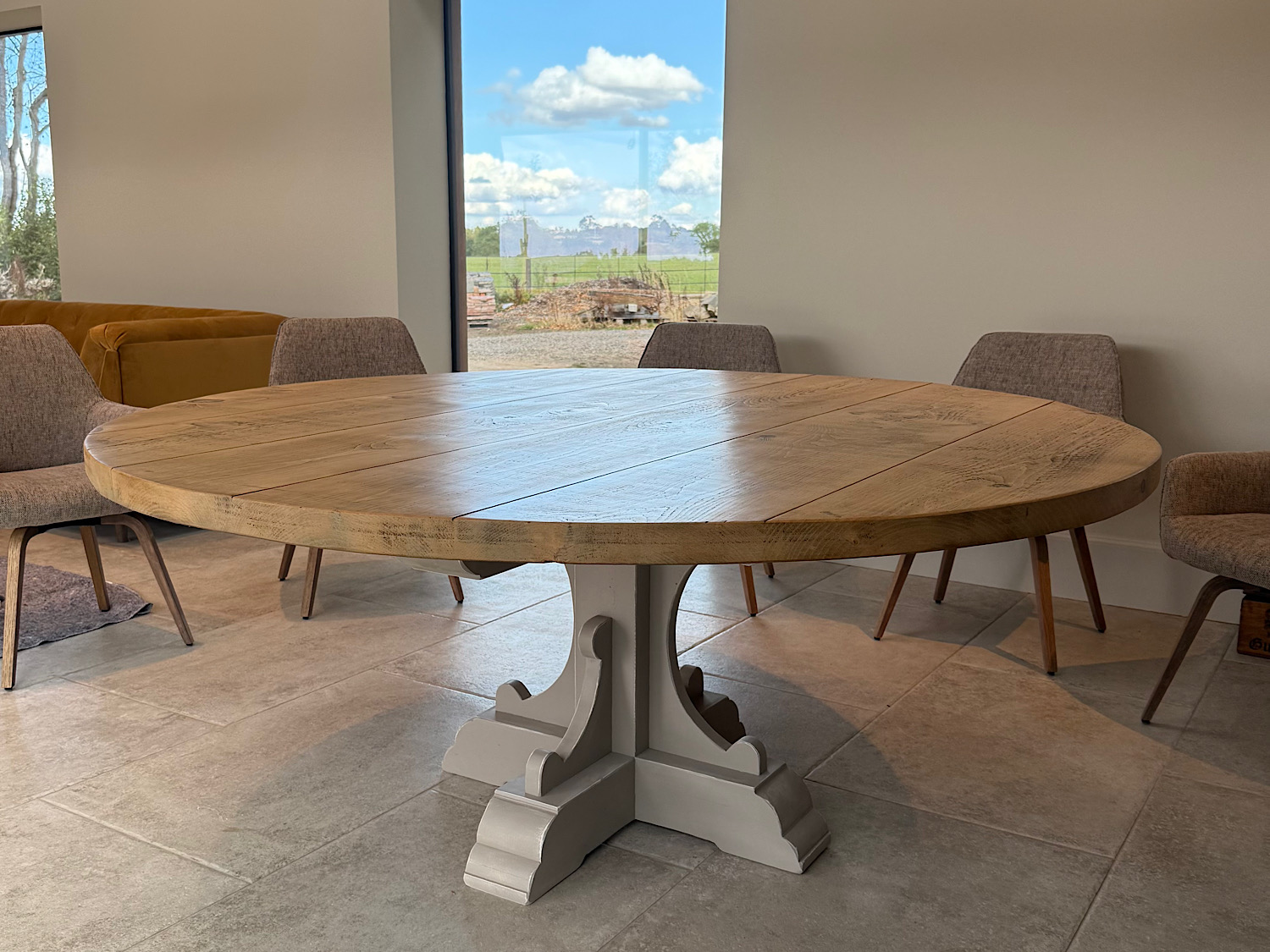 Round Castle Dining Table
